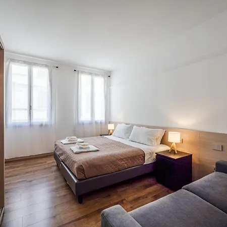 Hoomee Piazza Erbe Apartment