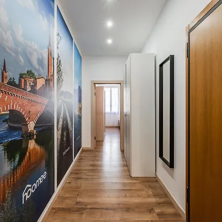 Hoomee Piazza Erbe Apartment *