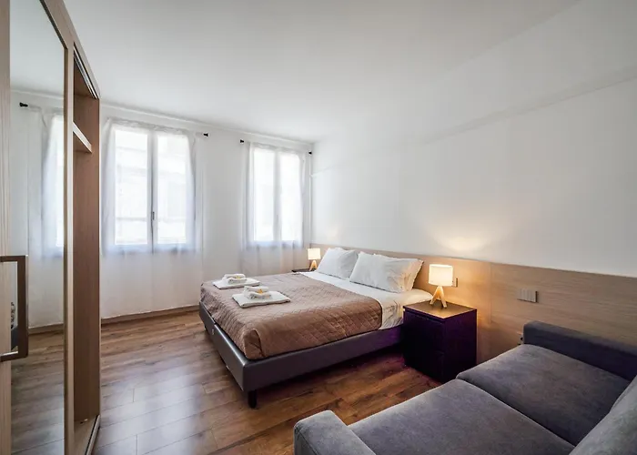 Hoomee Piazza Erbe Apartment