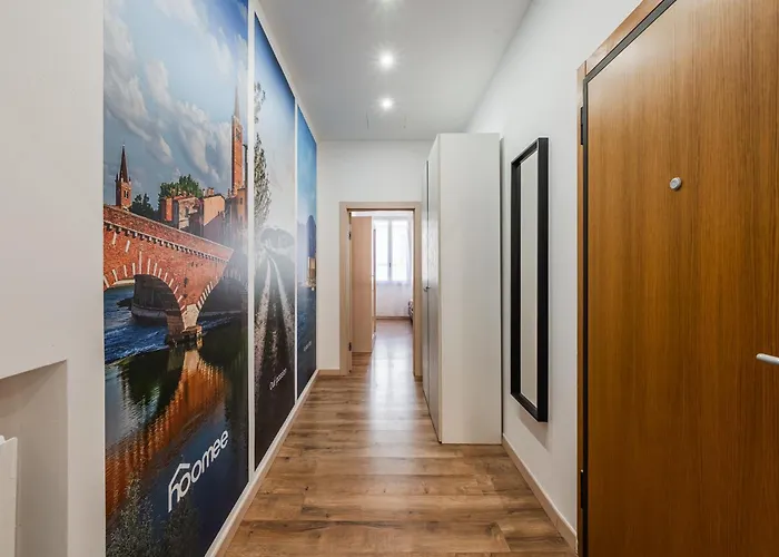 Hoomee Piazza Erbe Apartment *